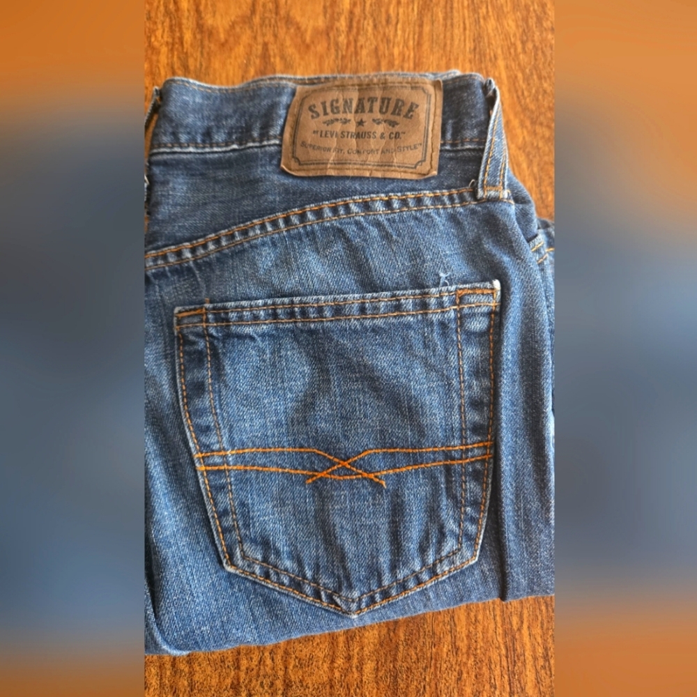 Levi's signature size 28x30 slim straight jeans